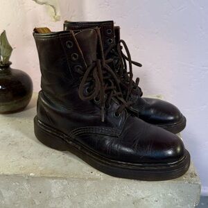 Vintage Made in England Dr. Martens Brown Leather Boots ~ Women’s 7–7.5